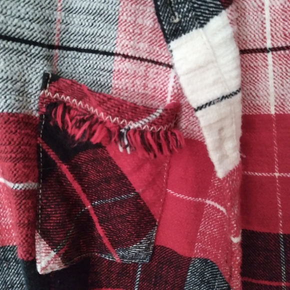 Woven flannel shirt with lace panels - Picture 3 of 8
